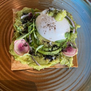 tostada de aguacate