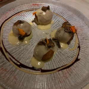Croquetas de entrada con trufas y carne