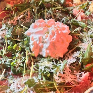 Pizza prosciutto con burrata 