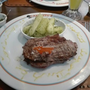 Rye Bay con yucas al mojo