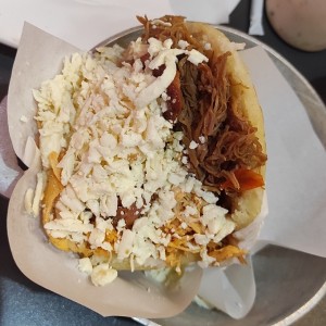 arepas con carne y pollo