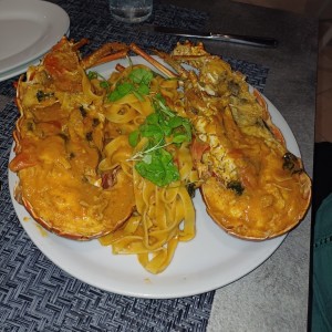 Langosta entera con fetuccini