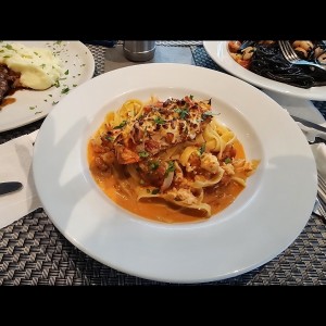 Fettuccine De Langosta en Salsa a la Raffaela