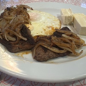 Desayunos Breakfast - Bistec Encebollado