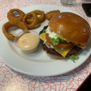 Cheese burguer con aros de cebolla