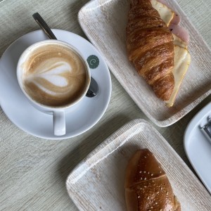 Croissant y cafe