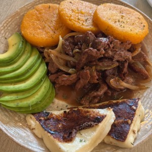 Bistec encebollado