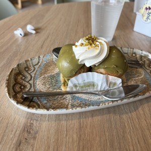 Profiteroles de pistachos