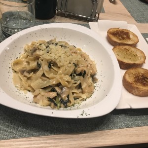 pasta cremosa con pollo