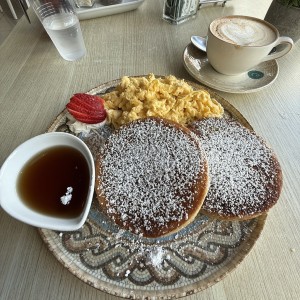Pancakes y huevos