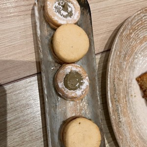 Alfajores y galletas de pistacho 