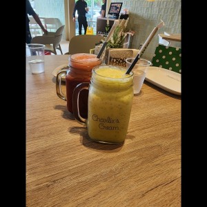 Jugos verde y Jugo de Remolacha