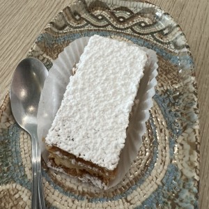 Milhojas de crema pastelera.