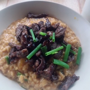 risoto con filete y platano en tentacion