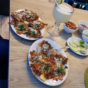 Tacos al pastor con queso tortilla de maiz