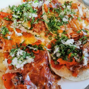 Tacos al pastor con queso