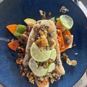 Pesxa del dia con vegetales salteados
