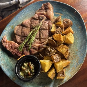 Ribeye con papas salteadas
