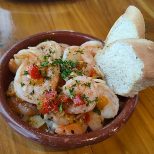 Camarones al ajillo