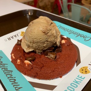 red velvet con helado