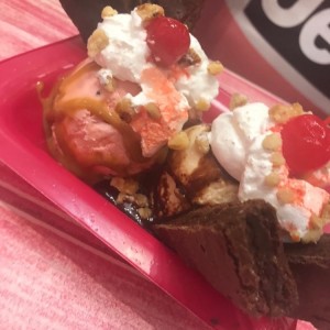 brownie con helado