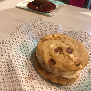 caramel cheesecake cookie sandwish