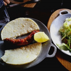 Entrada de arepa con chorizo
