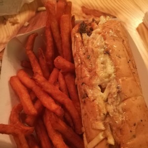 pepito mixto con camote frito 