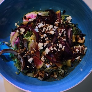 ENTRADAS - Ensalada Morada tropical