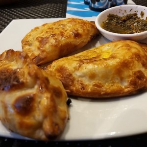 EMPANADAS- Cebolla y Queso & Jamon y Quedo