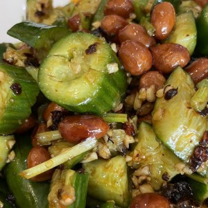 Ensalada de pepino con mani