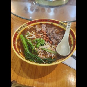 Sopa de fideos con carne