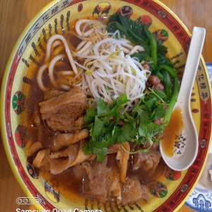 sopa de falda y fideos