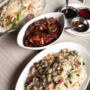 Tres platos diferentes.