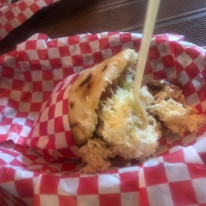 arepa de pernil