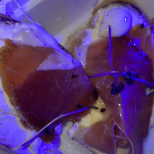 Montadito de Jamon Serrano y Aguacate