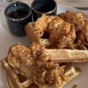 BRUNCH - CHICKEN & WAFFLES