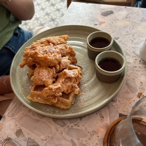 BRUNCH - CHICKEN & WAFFLES