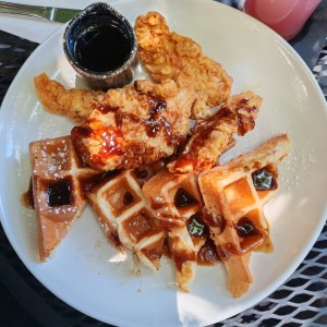 BRUNCH - CHICKEN & WAFFLES