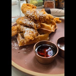 BRUNCH - CHICKEN & WAFFLES