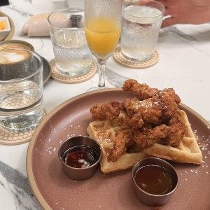 BRUNCH - CHICKEN & WAFFLES