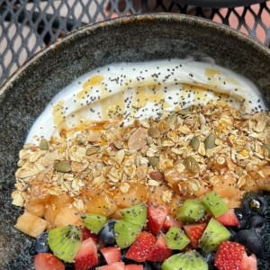 BOWL DE YOGURT GRIEGO