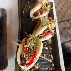 BAO BUNS DE POLLO JERK BBQ. Ricos