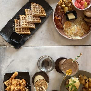 BRUNCH - Chicken y Waffles