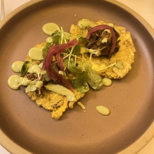 Patacones con ropa vieja