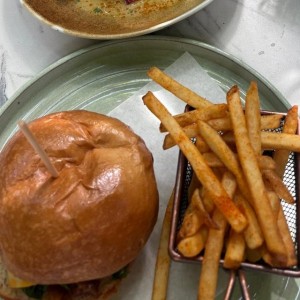 Platos Grandes - ALOHA BURGER