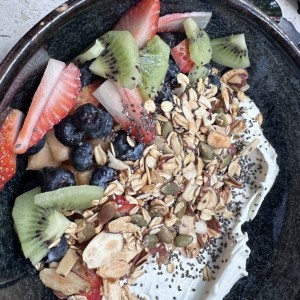 BOWL DE YOGURT GRIEGO