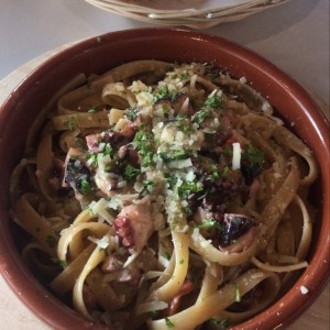 fettucini con pulpo parmesano Menu del dia