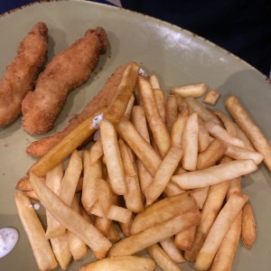 Deditos de pollo con papitas 