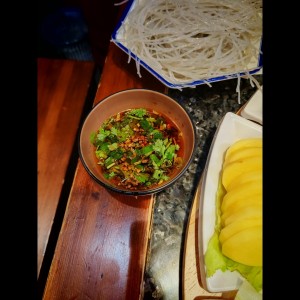 Salsa de soya, picante, ajo, cilandro, ajo y jengibre 